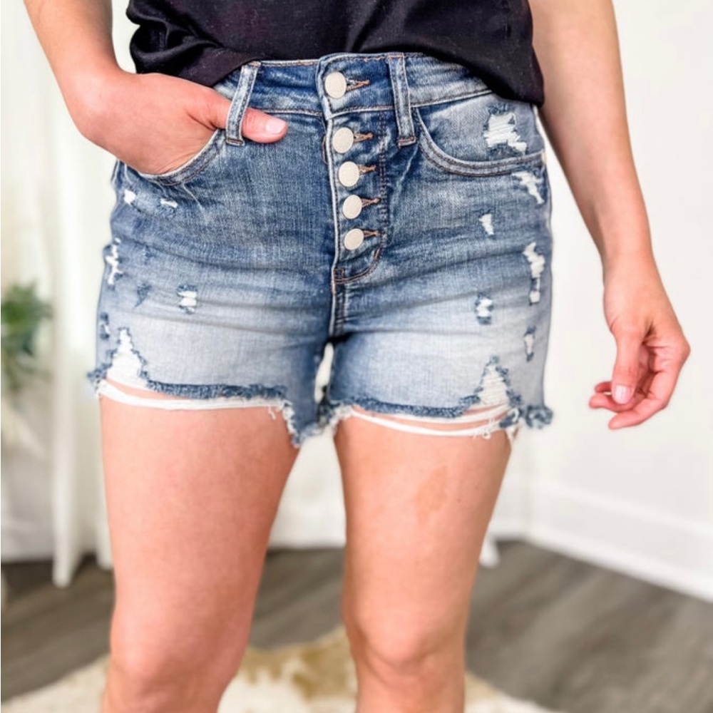 Judy blue button fly shorts size XL (fits size 13-15) very stretchy